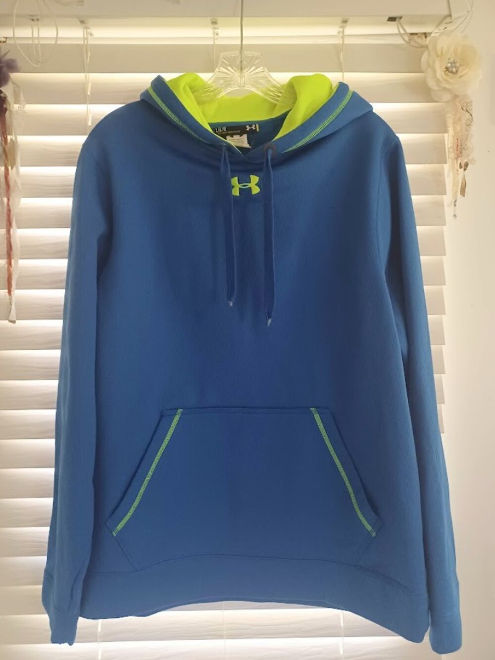 Under Armour Hoodie Mens L Blue Pullover Neon Accent Athletic Sweatshirt